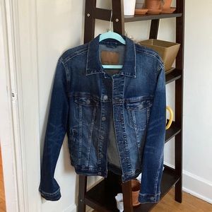 American eagle jean jacket brand new never worn.